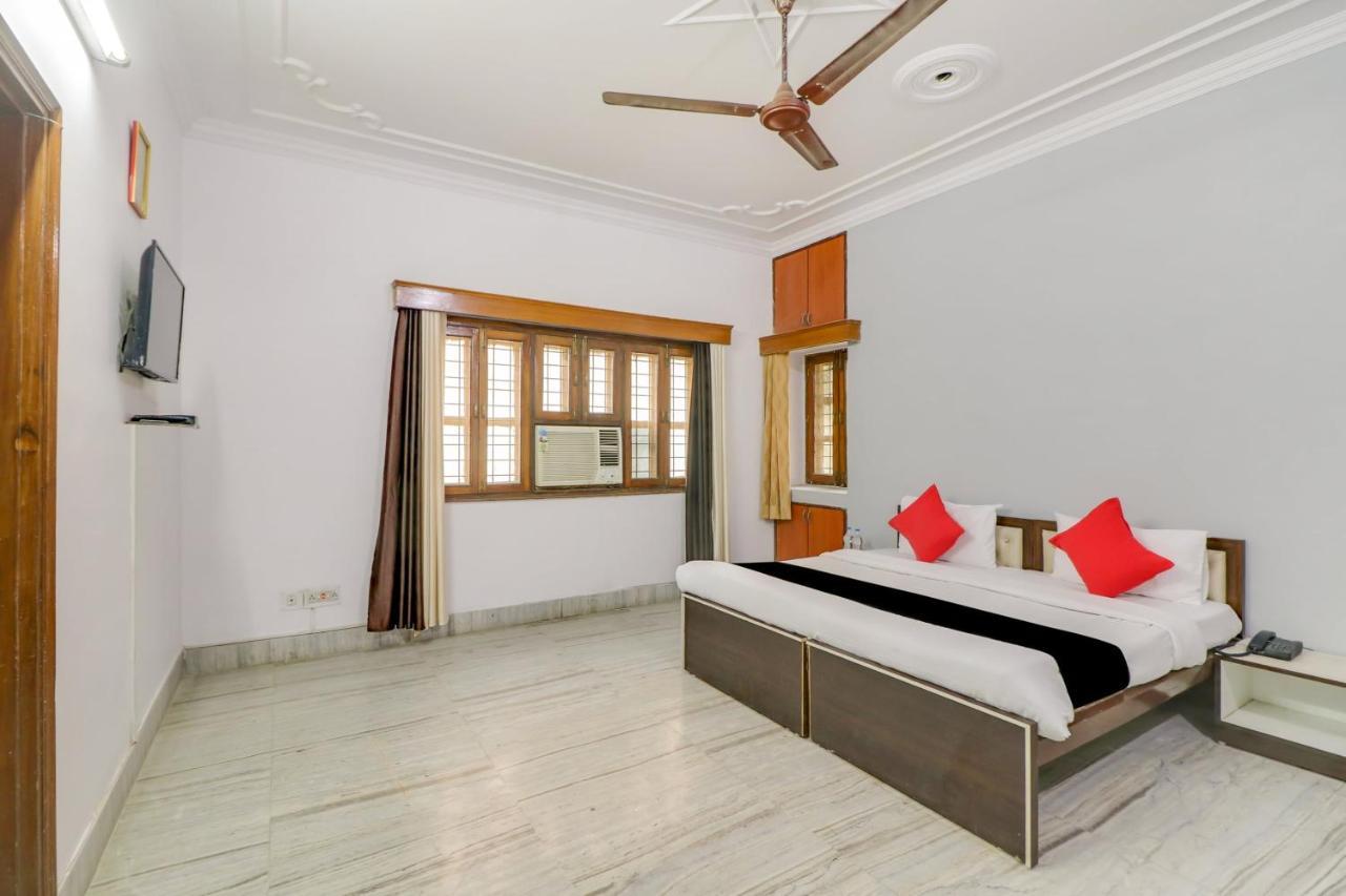 Super Oyo Capital O Heritage House Colonelganj Extérieur photo